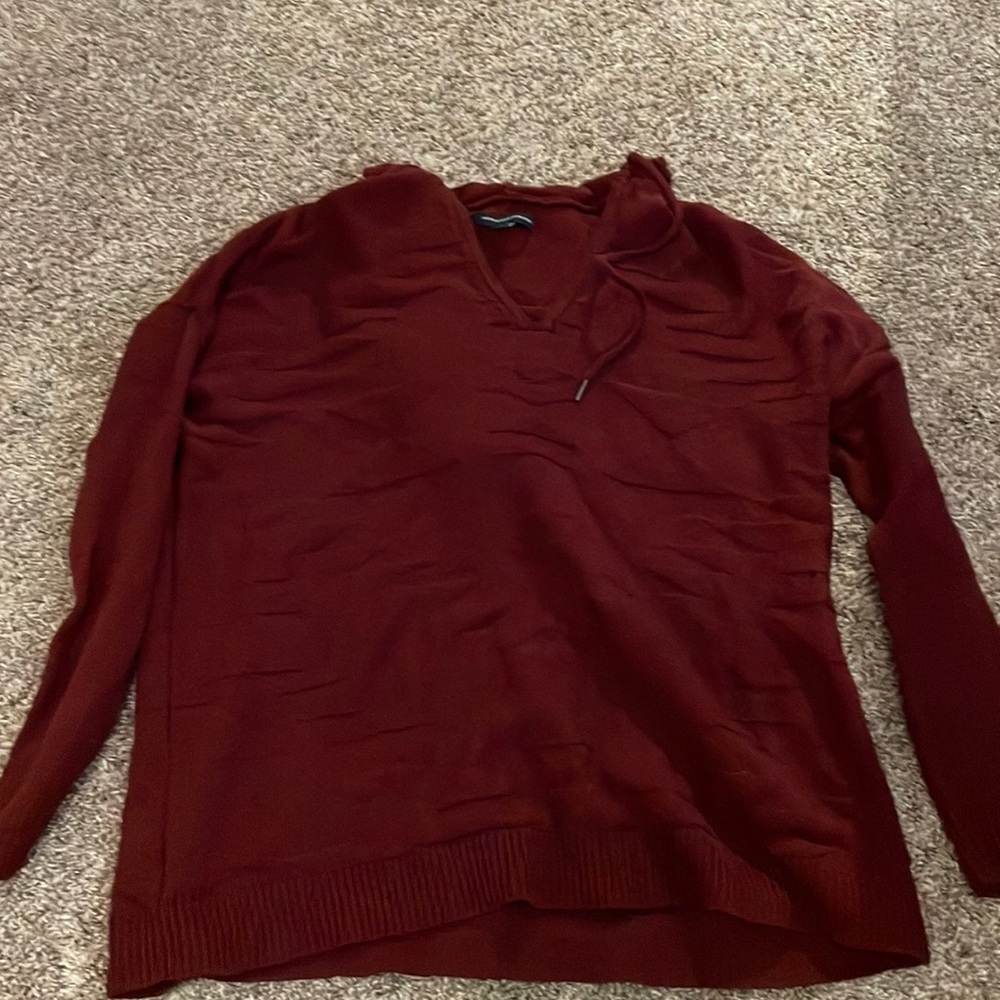 American Eagle maroon sweater